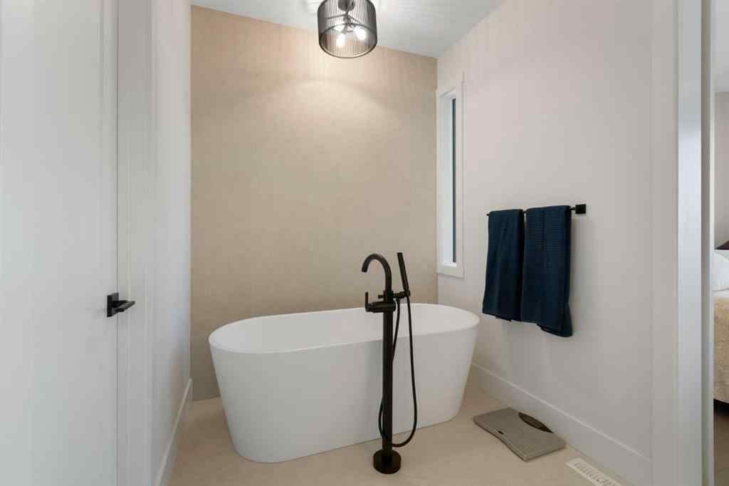 MLS® A2251276 - 2006 41 Avenue SW in Altadore Calgary, Residential