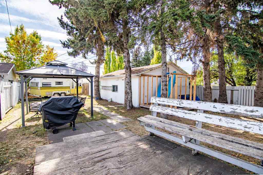 MLS® A2251283 - 3721 46 Street  in Eastview Red Deer, Residential