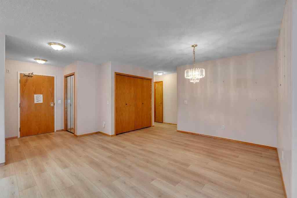 MLS® A2251307 - Unit #109 7239 Sierra Morena Boulevard SW in Signal Hill Calgary, Residential