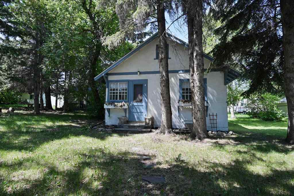 MLS® A2251325 - 4738 50 Street E in Downtown Sylvan Lake, Residential