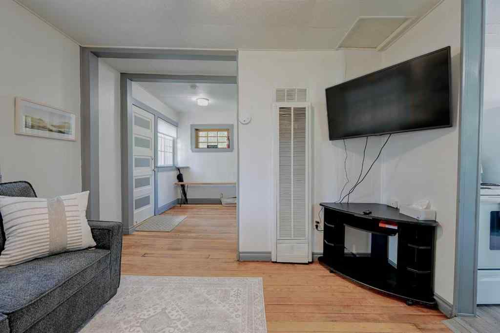 MLS® A2251325 - 4738 50 Street E in Downtown Sylvan Lake, Residential