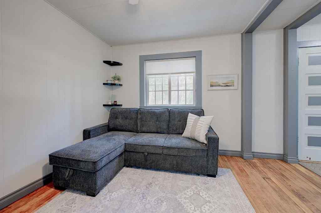 MLS® A2251325 - 4738 50 Street E in Downtown Sylvan Lake, Residential