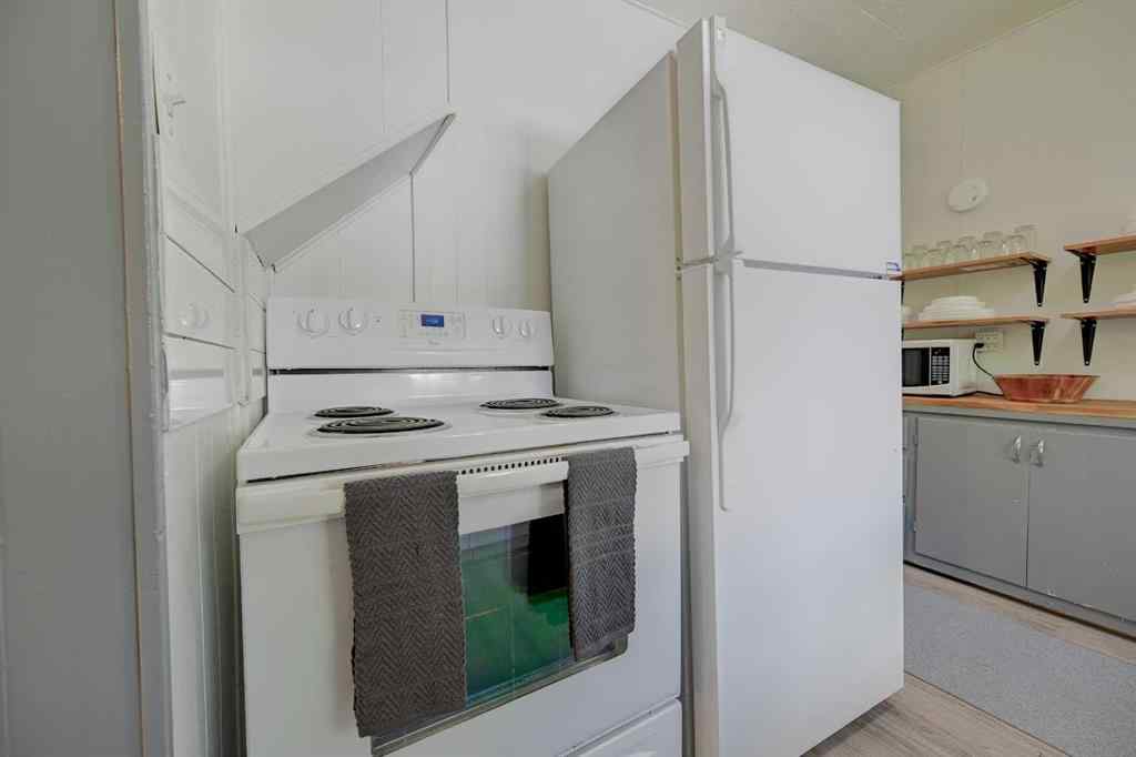 MLS® A2251325 - 4738 50 Street E in Downtown Sylvan Lake, Residential
