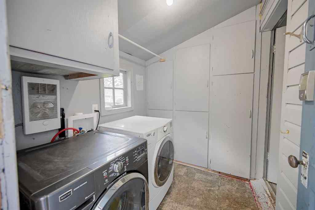MLS® A2251325 - 4738 50 Street E in Downtown Sylvan Lake, Residential
