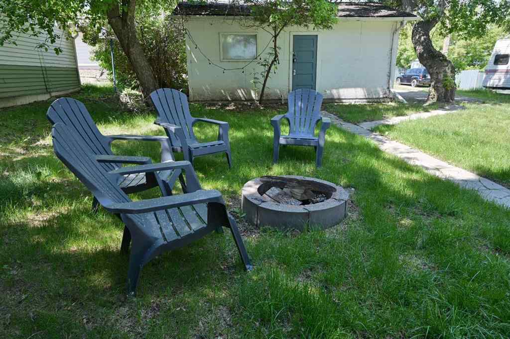 MLS® A2251325 - 4738 50 Street E in Downtown Sylvan Lake, Residential