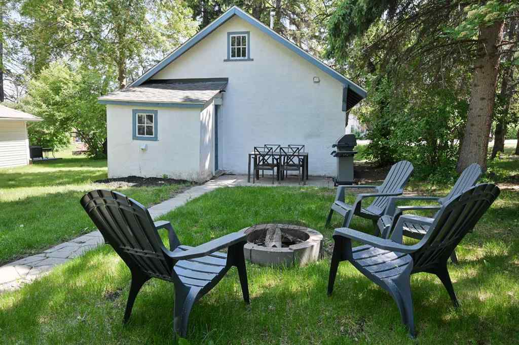 MLS® A2251325 - 4738 50 Street E in Downtown Sylvan Lake, Residential