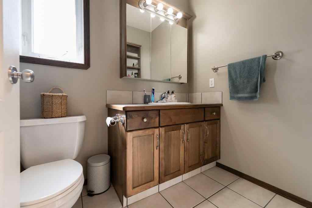 MLS® A2251339 - 36 Aberdeen Road W in West Highlands Lethbridge, Residential