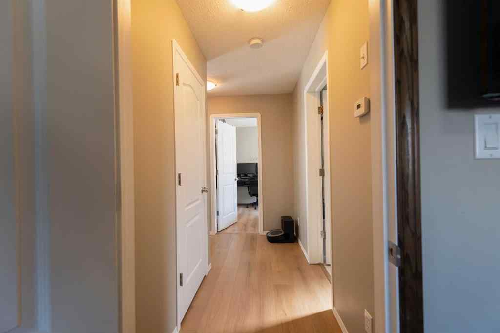 MLS® A2251339 - 36 Aberdeen Road W in West Highlands Lethbridge, Residential