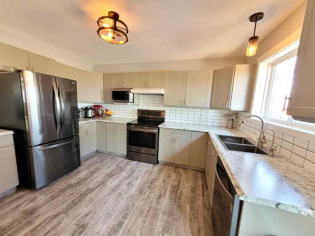 MLS® A2251343 - 8801 125 Avenue  in Crystal Lake Estates Grande Prairie, Residential