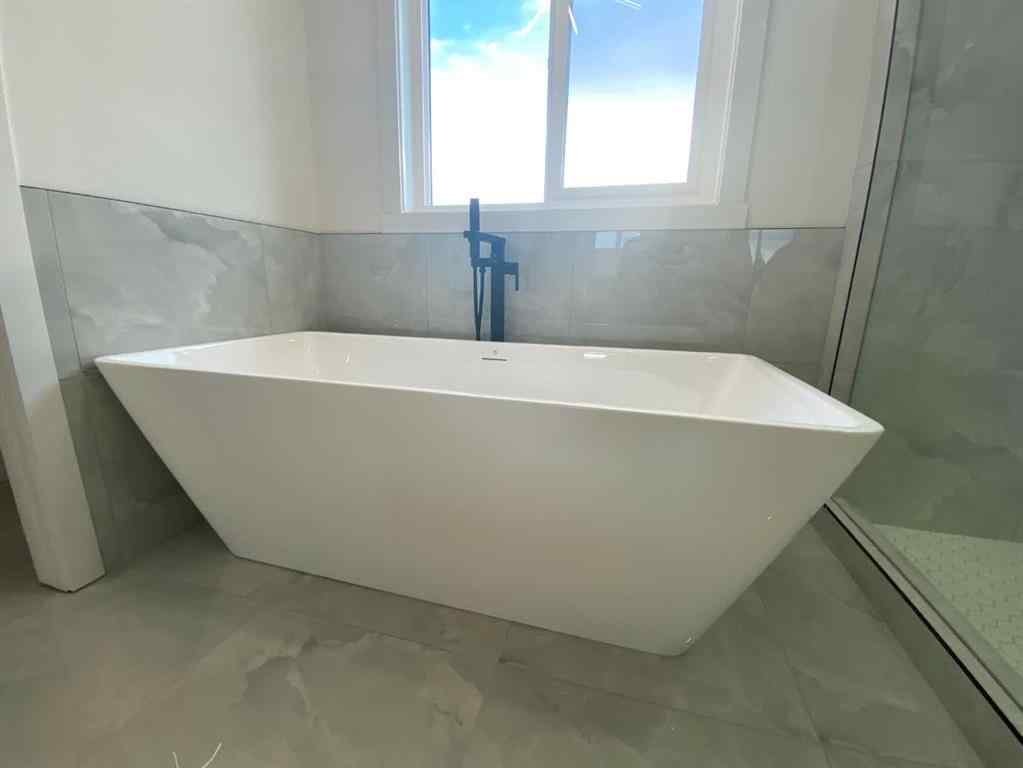 MLS® A2251349 - 727 Mandalay Avenue NW in NONE Carstairs, Residential