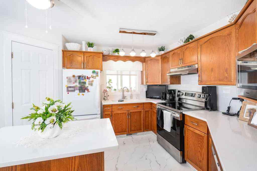 MLS® A2251353 - 5704 35 Avenue  in Enevold Camrose, Residential