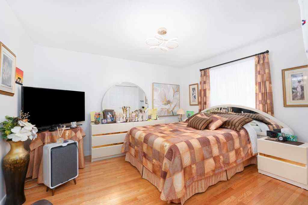 MLS® A2251353 - 5704 35 Avenue  in Enevold Camrose, Residential