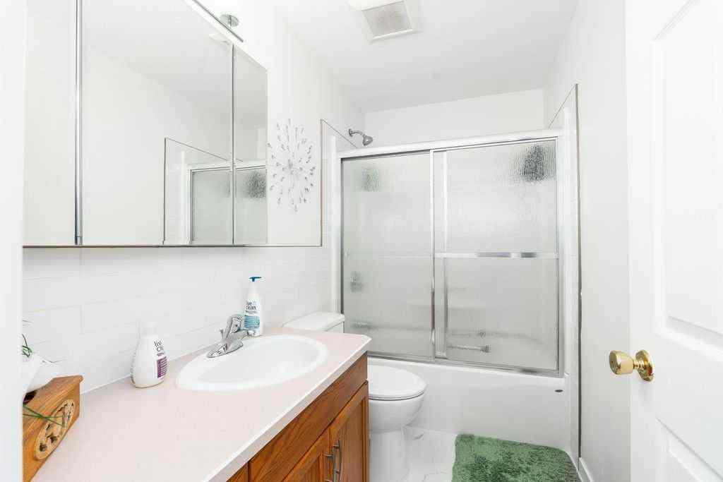MLS® A2251353 - 5704 35 Avenue  in Enevold Camrose, Residential