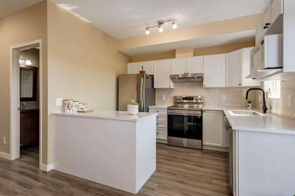 MLS® A2251374 - Unit #7 29 Springborough Boulevard SW in Springbank Hill Calgary, Residential