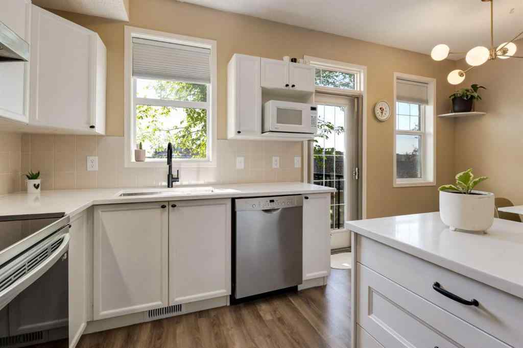 MLS® A2251374 - Unit #7 29 Springborough Boulevard SW in Springbank Hill Calgary, Residential
