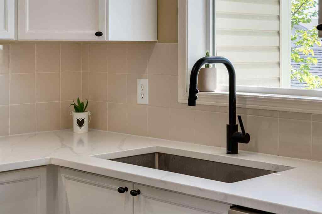 MLS® A2251374 - Unit #7 29 Springborough Boulevard SW in Springbank Hill Calgary, Residential