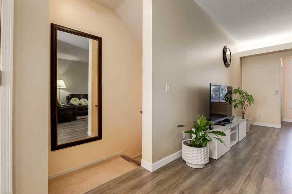 MLS® A2251374 - Unit #7 29 Springborough Boulevard SW in Springbank Hill Calgary, Residential