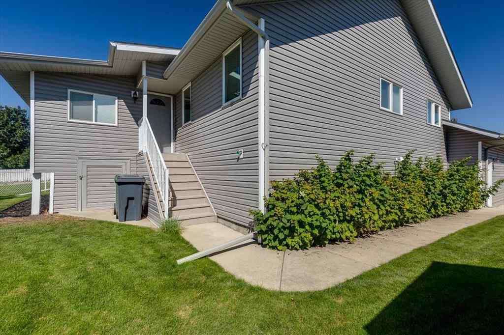 MLS® A2251384 - 6401 55 Avenue  in Lucas Heights Ponoka, Residential