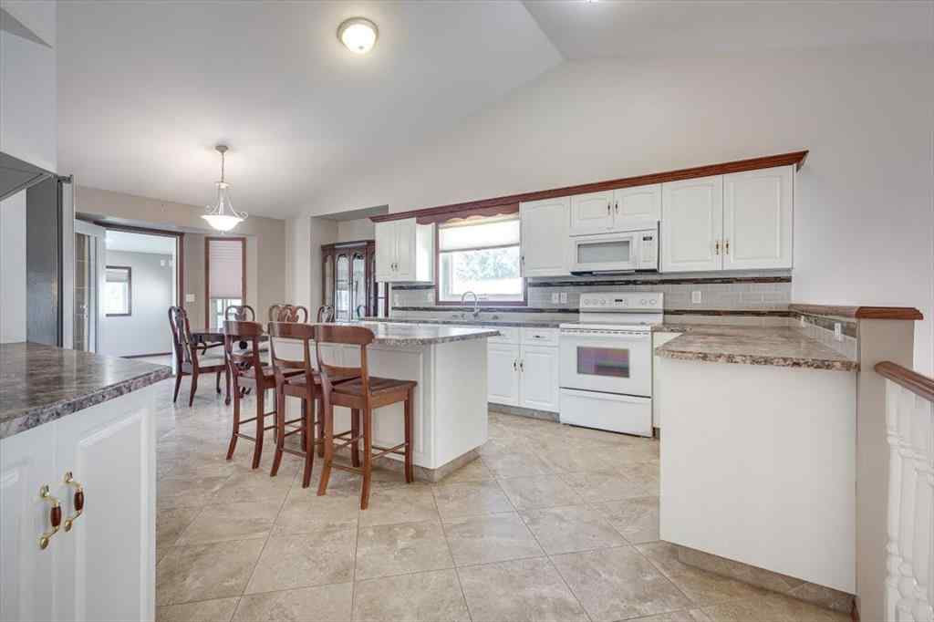 MLS® A2251384 - 6401 55 Avenue  in Lucas Heights Ponoka, Residential