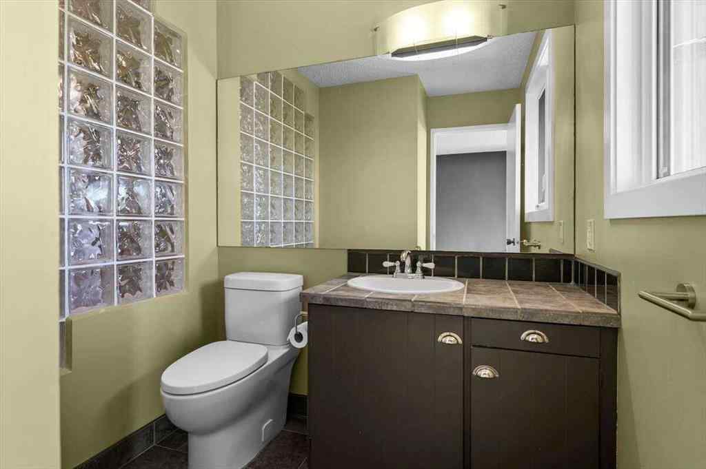 MLS® A2251385 - 907 36B Street NW in Parkdale Calgary, Residential
