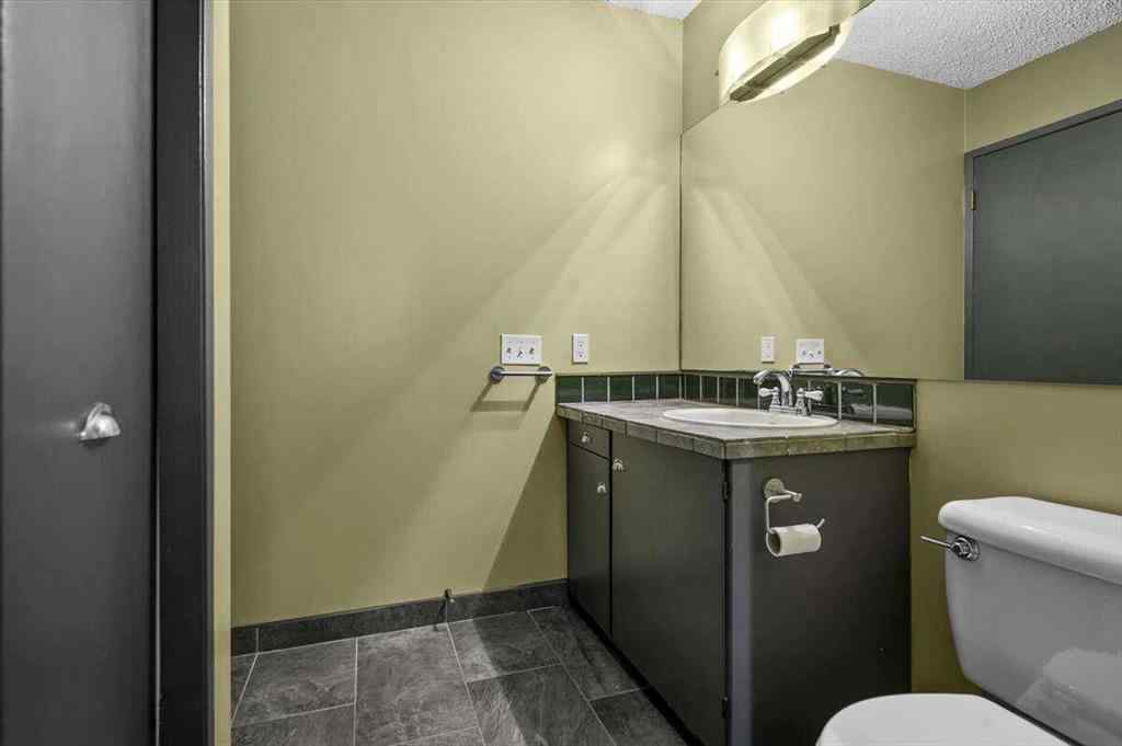 MLS® A2251385 - 907 36B Street NW in Parkdale Calgary, Residential