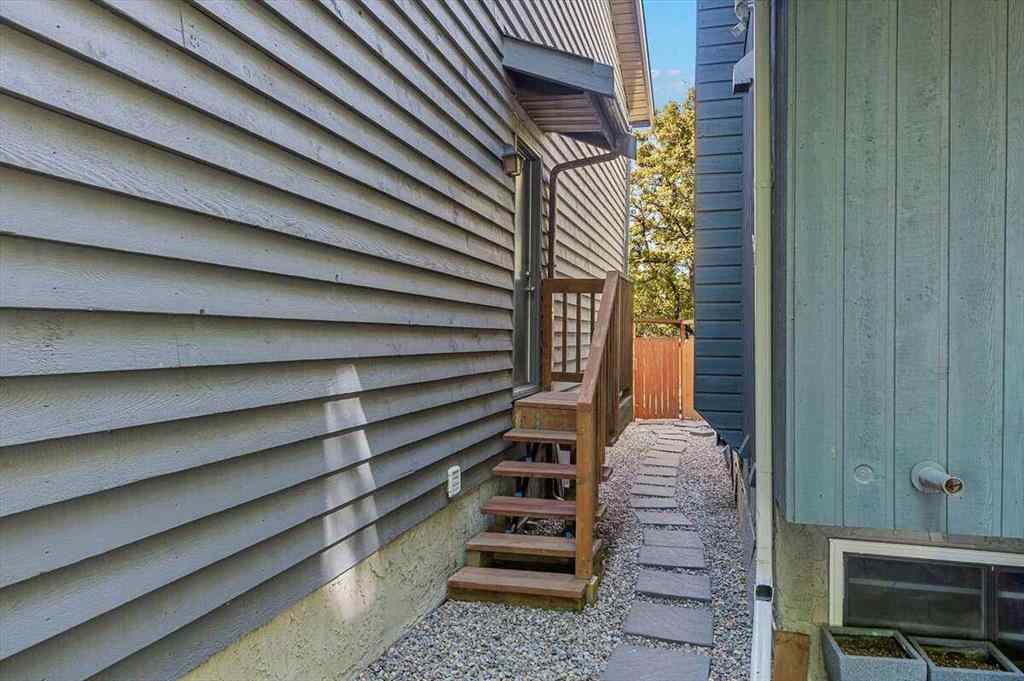 MLS® A2251385 - 907 36B Street NW in Parkdale Calgary, Residential