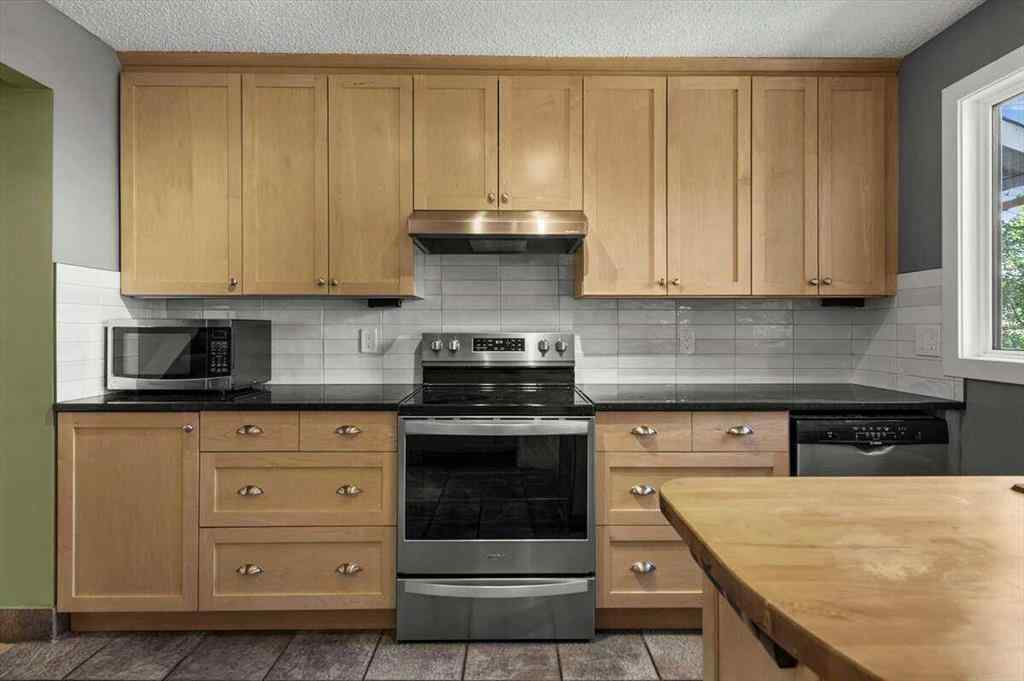 MLS® A2251385 - 907 36B Street NW in Parkdale Calgary, Residential