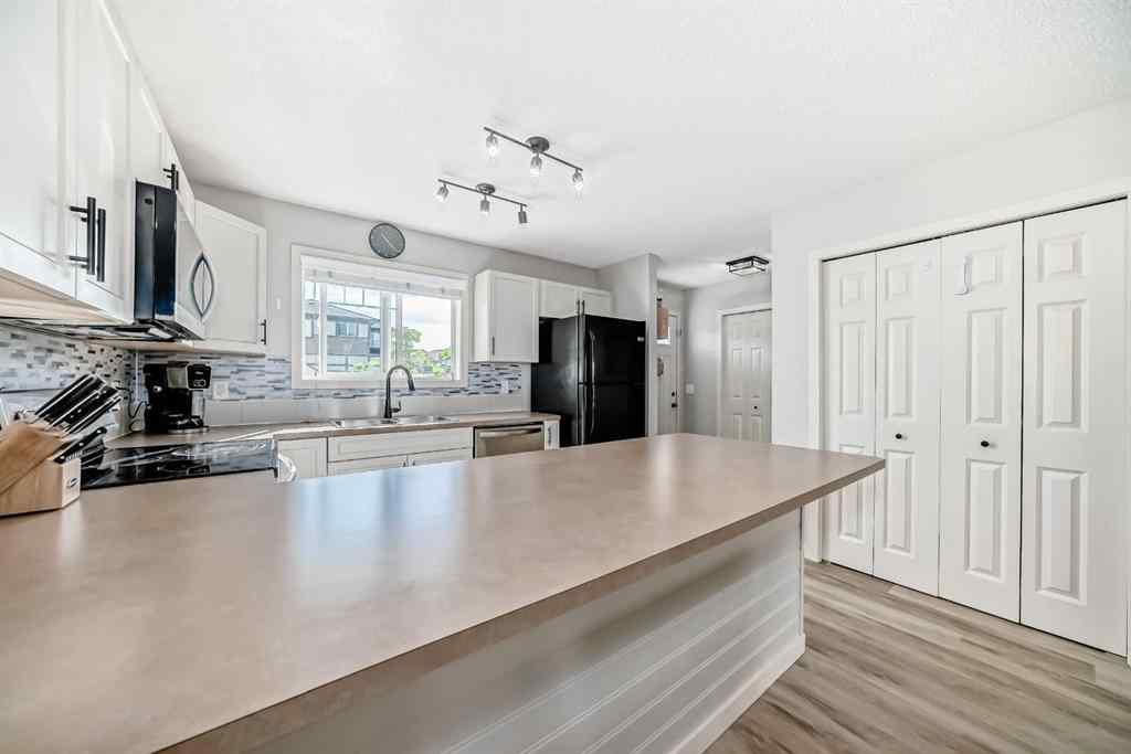 MLS® A2251395 - 28 Sunset Road  in Sunset Ridge Cochrane, Residential