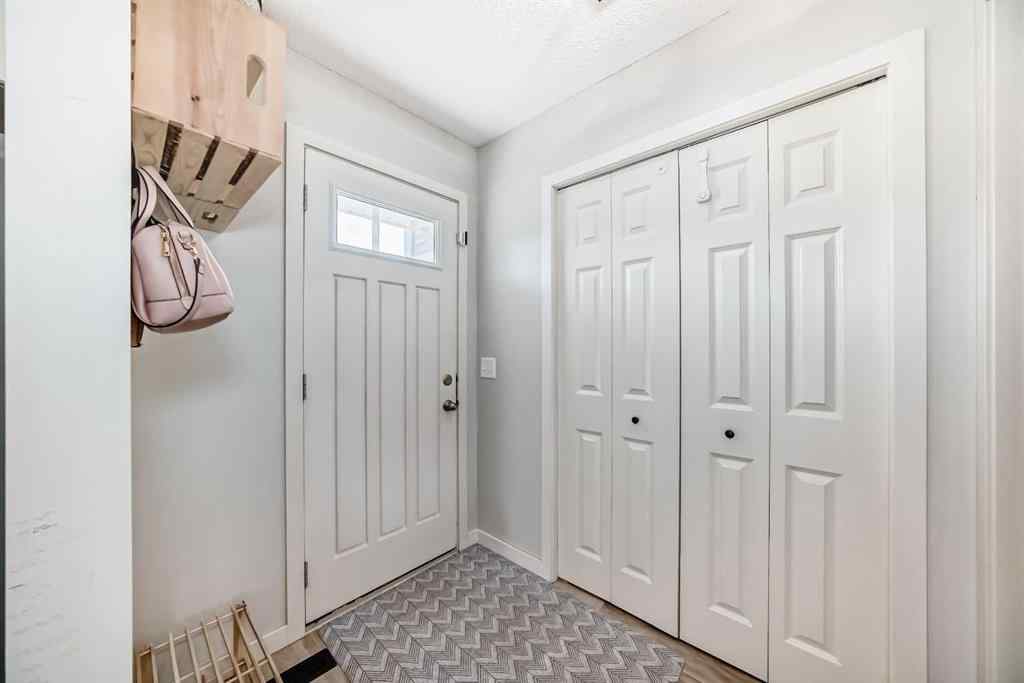 MLS® A2251395 - 28 Sunset Road  in Sunset Ridge Cochrane, Residential