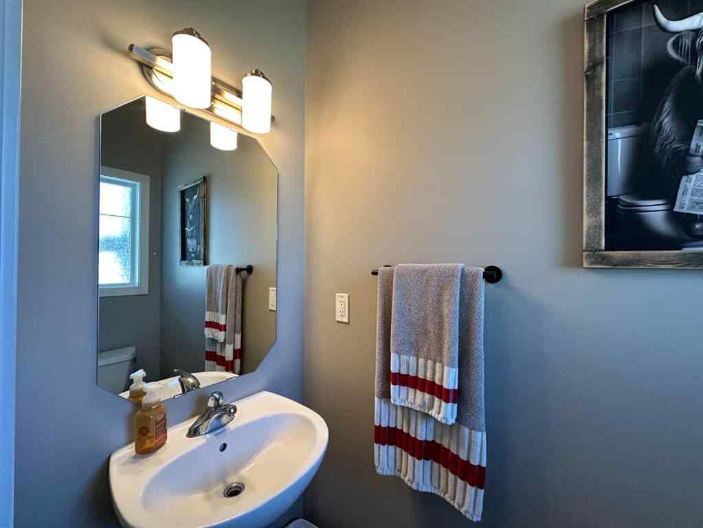 MLS® A2251402 - 5815 63 Avenue Close  in Lucas Heights Ponoka, Residential