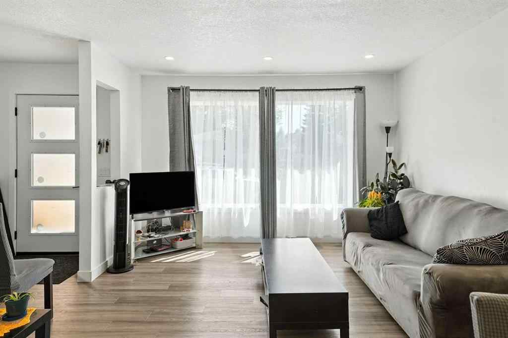 MLS® A2251411 - 432 25 Avenue NE in Winston Heights/Mountview Calgary, Residential