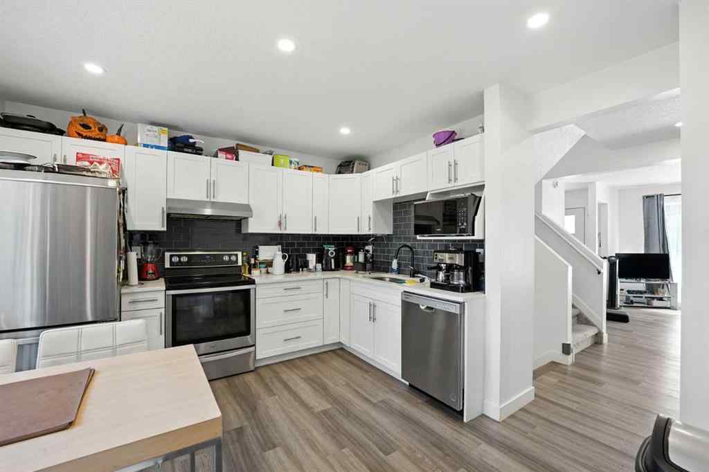 MLS® A2251411 - 432 25 Avenue NE in Winston Heights/Mountview Calgary, Residential