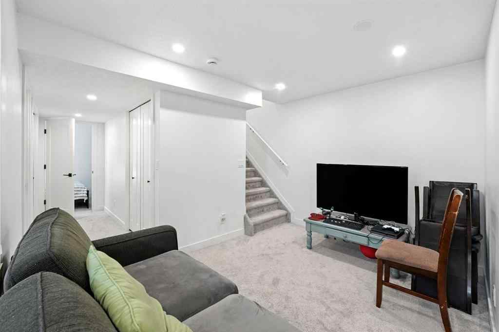 MLS® A2251411 - 432 25 Avenue NE in Winston Heights/Mountview Calgary, Residential