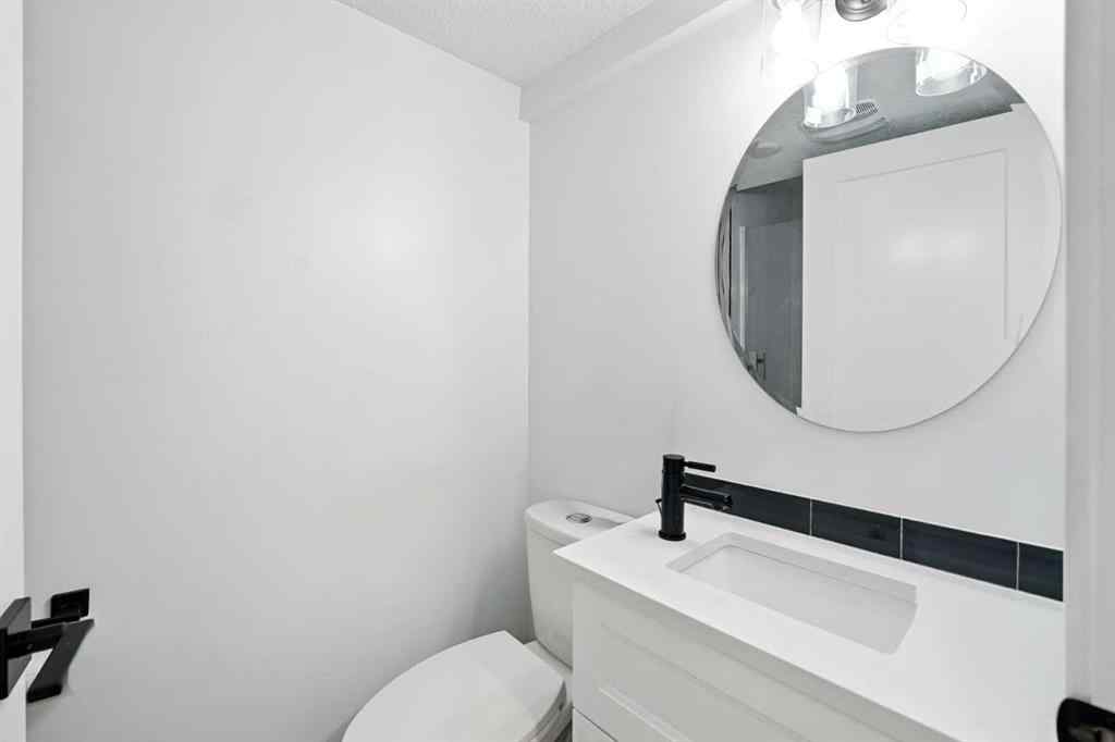 MLS® A2251411 - 432 25 Avenue NE in Winston Heights/Mountview Calgary, Residential