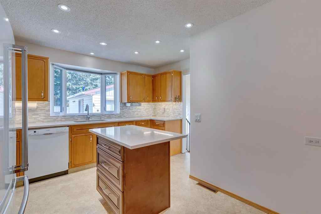 MLS® A2251423 - 5751 Dalmead Crescent NW in Dalhousie Calgary, Residential
