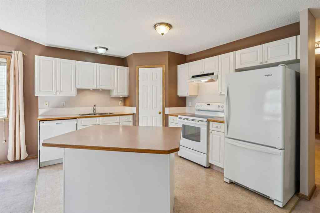 MLS® A2251429 - 38 Somervale Point SW in Somerset Calgary, Residential