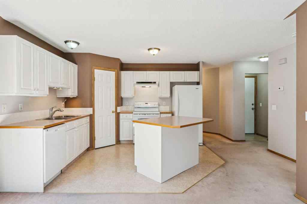 MLS® A2251429 - 38 Somervale Point SW in Somerset Calgary, Residential