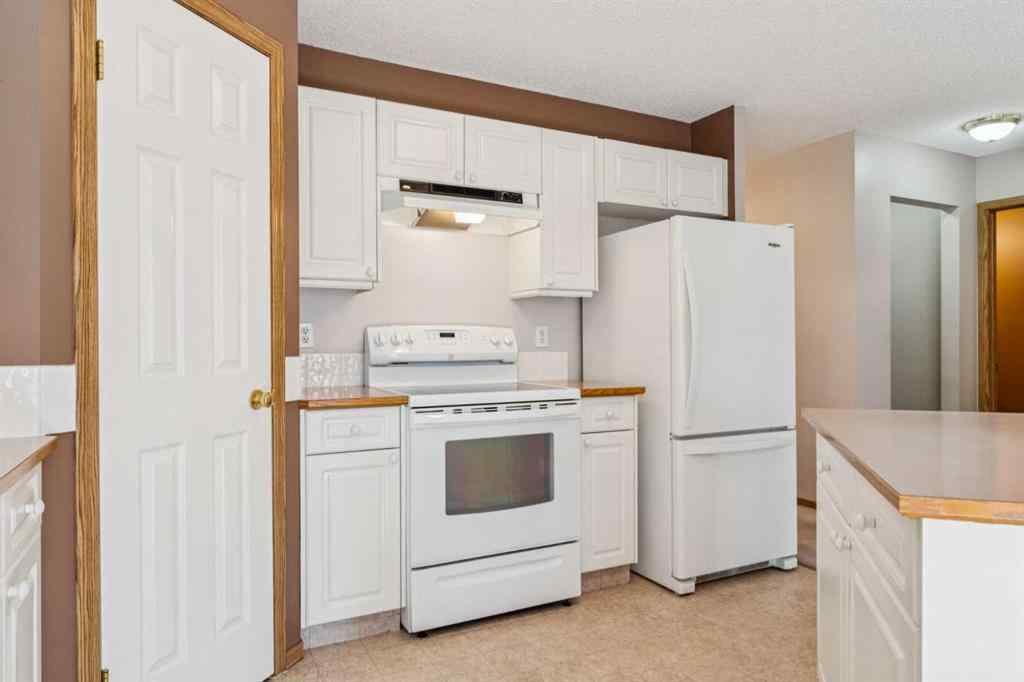 MLS® A2251429 - 38 Somervale Point SW in Somerset Calgary, Residential
