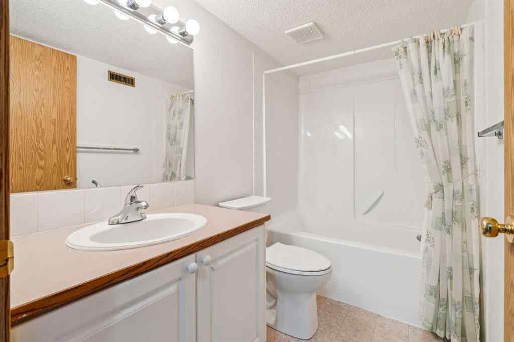 MLS® A2251429 - 38 Somervale Point SW in Somerset Calgary, Residential