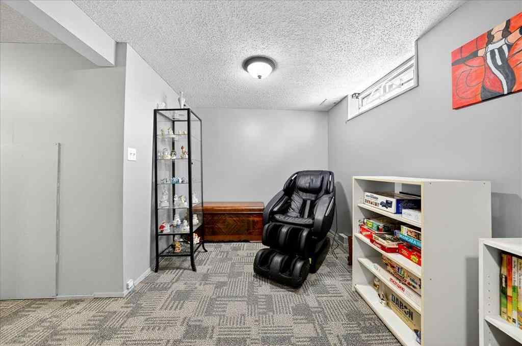 MLS® A2251446 - 6419 26 Avenue NE in Pineridge Calgary, Residential