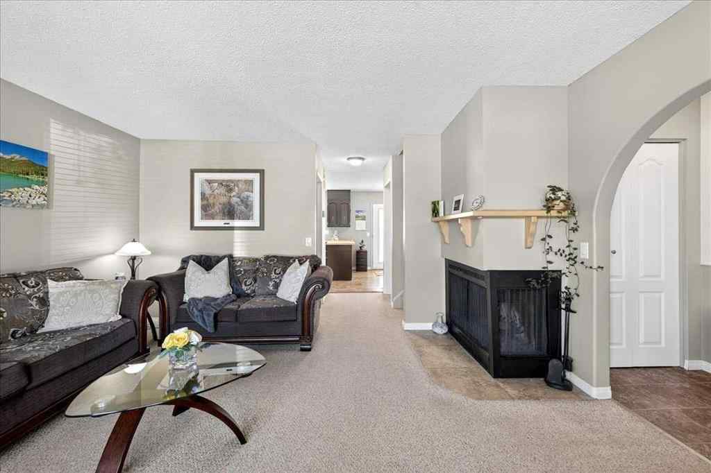 MLS® A2251446 - 6419 26 Avenue NE in Pineridge Calgary, Residential