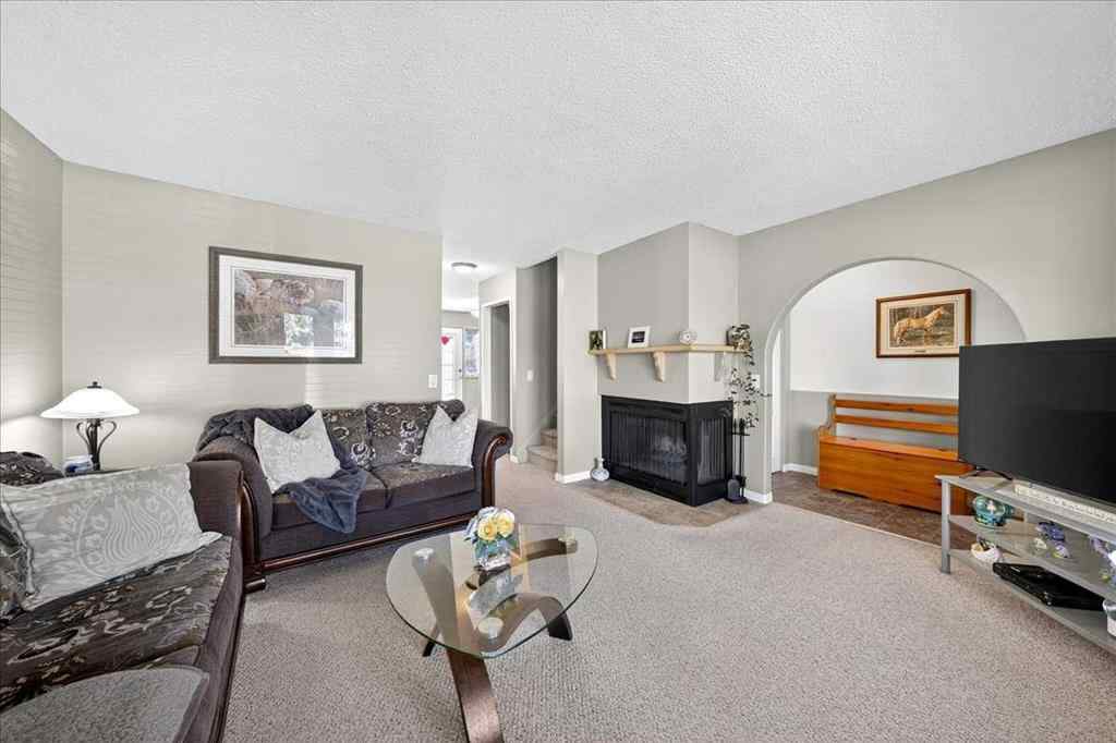 MLS® A2251446 - 6419 26 Avenue NE in Pineridge Calgary, Residential