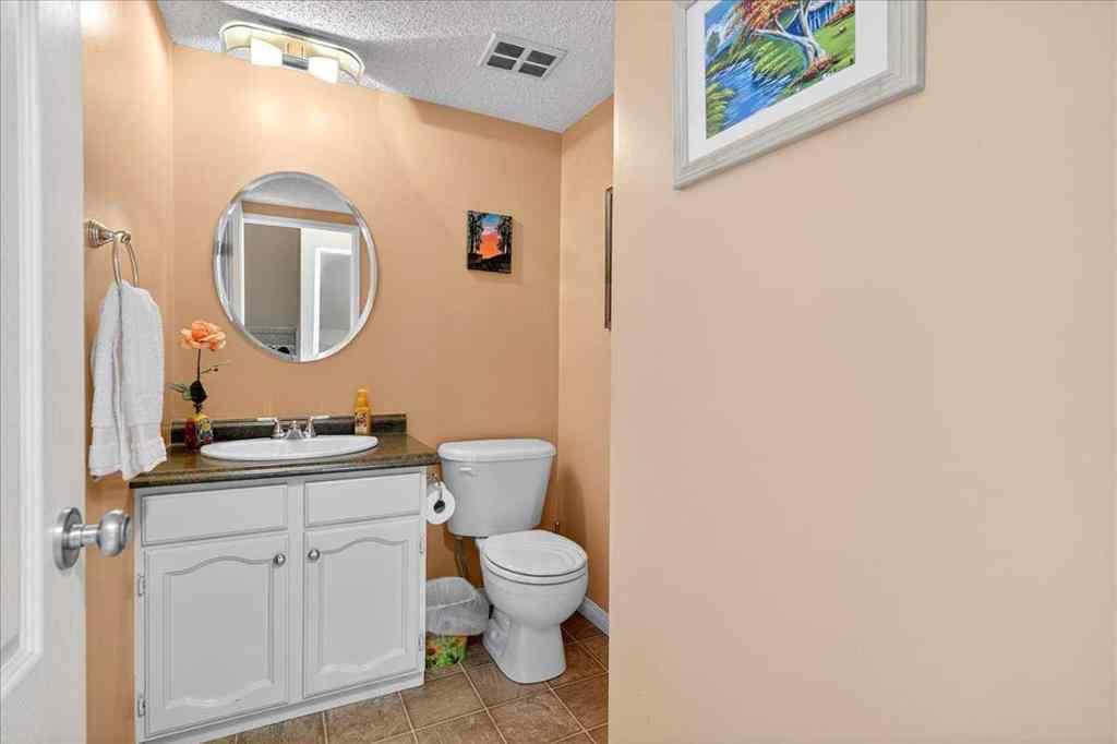 MLS® A2251446 - 6419 26 Avenue NE in Pineridge Calgary, Residential