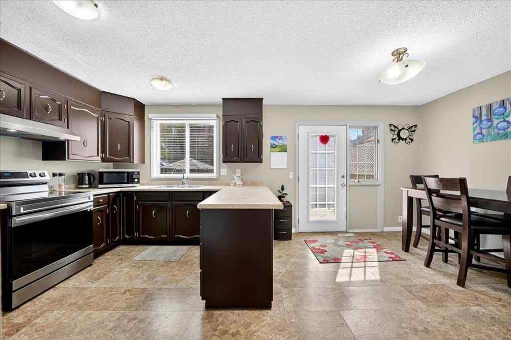 MLS® A2251446 - 6419 26 Avenue NE in Pineridge Calgary, Residential