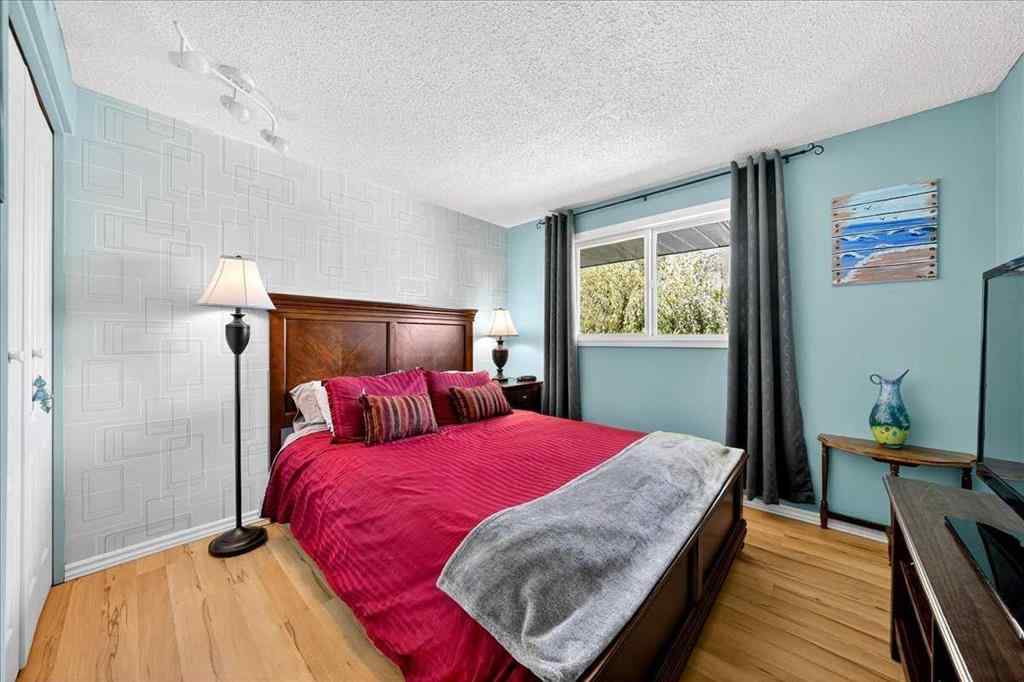 MLS® A2251446 - 6419 26 Avenue NE in Pineridge Calgary, Residential