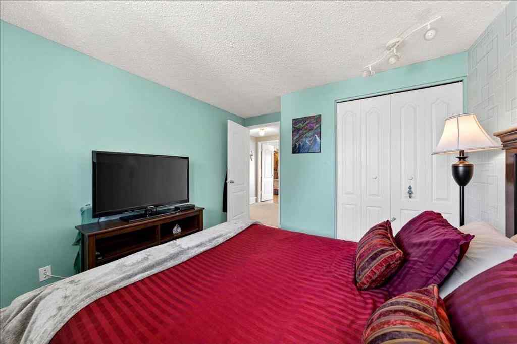 MLS® A2251446 - 6419 26 Avenue NE in Pineridge Calgary, Residential