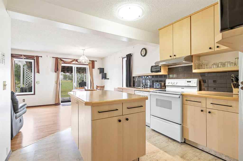MLS® A2251447 - 7242 Laguna Way NE in Monterey Park Calgary, Residential