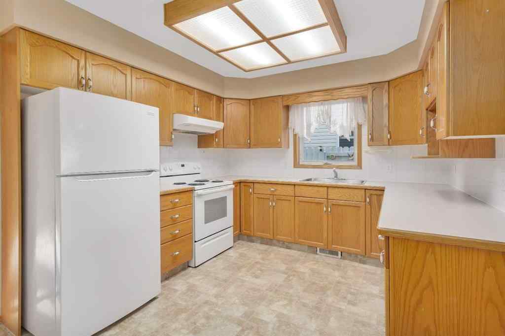 MLS® A2251469 - 42 Dale Close  in Deer Park Estates Red Deer, Residential