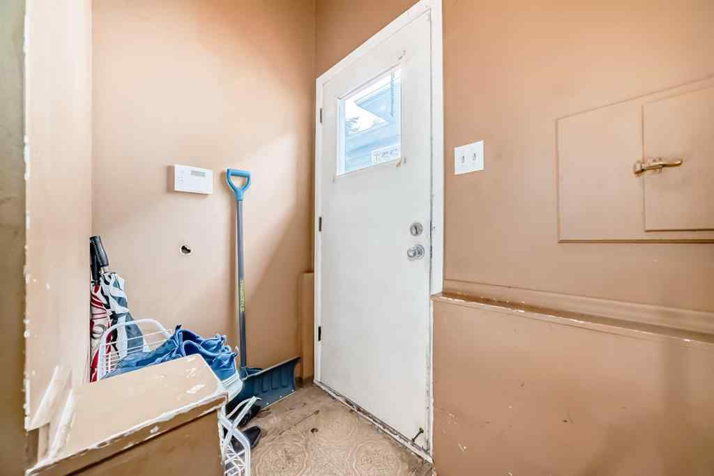 MLS® A2251474 - 2809 38 Street SW in Glenbrook Calgary, Residential