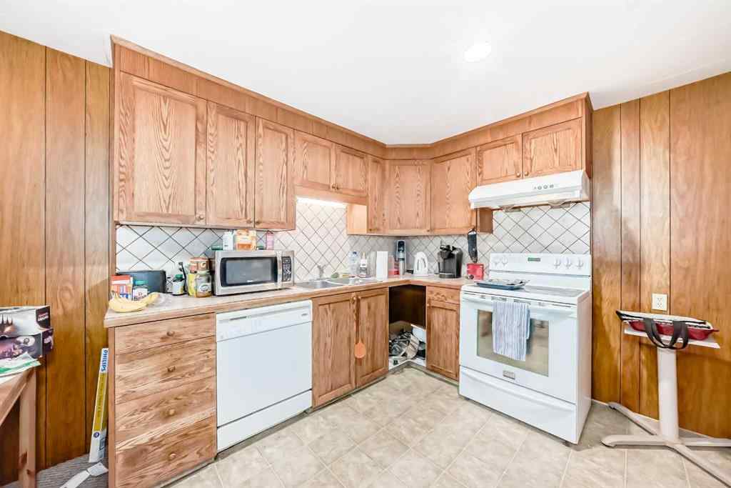 MLS® A2251474 - 2809 38 Street SW in Glenbrook Calgary, Residential